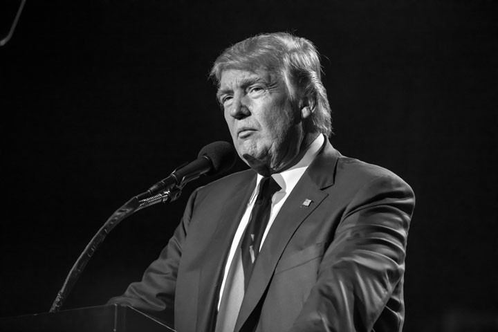 Дональд Трамп берет партнеров «за горло» Дональд Трамп берет партнеров «за горло»