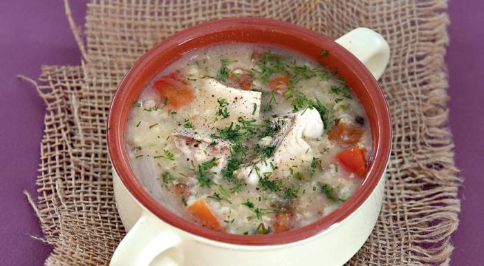Уха из судака с помидорами. \ Фото: gastronom.ru. Как приготовить уху так, чтобы захотелось добавки: 6 оригинальных рецептов