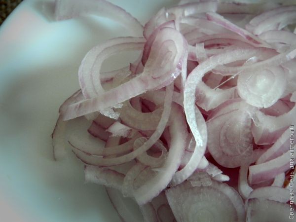 Куриный салат с фасолью