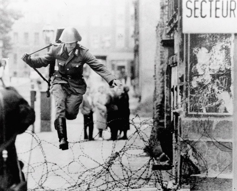 Побег на Запад. Петер Либинг, 1961г. История в фотографиях, за кадром, знаменитые снимки, как это случилось, секреты профессии, снимки, фотографии, фотографы