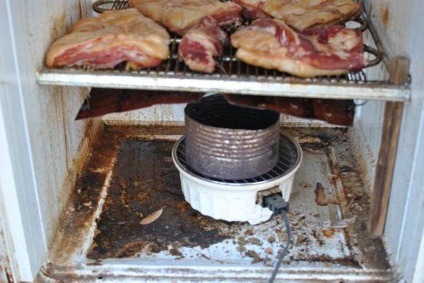 Необычное и практичное применение старого холодильника на даче