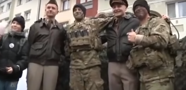 "НАТО, убирайтесь вон!" - Германия горячо встретила американских военных "НАТО, убирайтесь вон!" - Германия горячо встретила американских военных