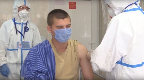 Военный врач из Севастополя испытал на себе вакцину от коронавируса