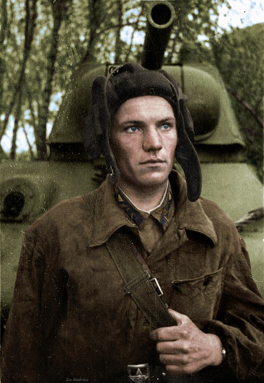 Т-34-85, подожженный панцерфаустом, и замечательные очки, спасшие мехвода Т-34-85, подожженный панцерфаустом, и замечательные очки, спасшие мехвода