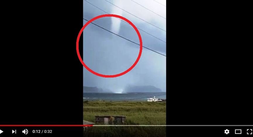 Очевидцы сняли на видео торнадо, обрушившийся на Владивосток