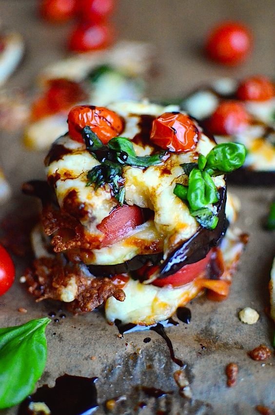 Вкуснятина из баклажанов с помидором и сыром: классика в новых 10 формах Вкуснятина из баклажанов с помидором и сыром: классика в новых 10 формах