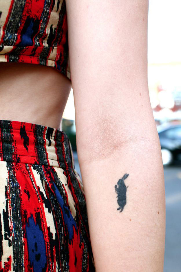 25 стильных крошечных татуировок, которые придадут изюминку вашему телу