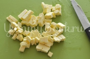 Галета с помидорами и моцареллой - шаг 1