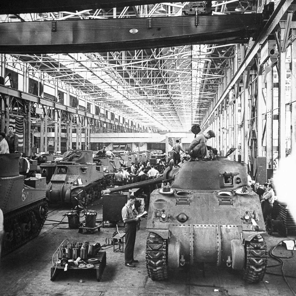 Производство танков на заводе Крайслер. 1942 г. Производство танков на заводе Крайслер. 1942 г.