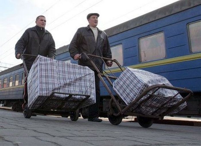 Эйфория от «безвиза» быстро прошла: украинцы массово возвращаются домой Эйфория от «безвиза» быстро прошла: украинцы массово возвращаются домой