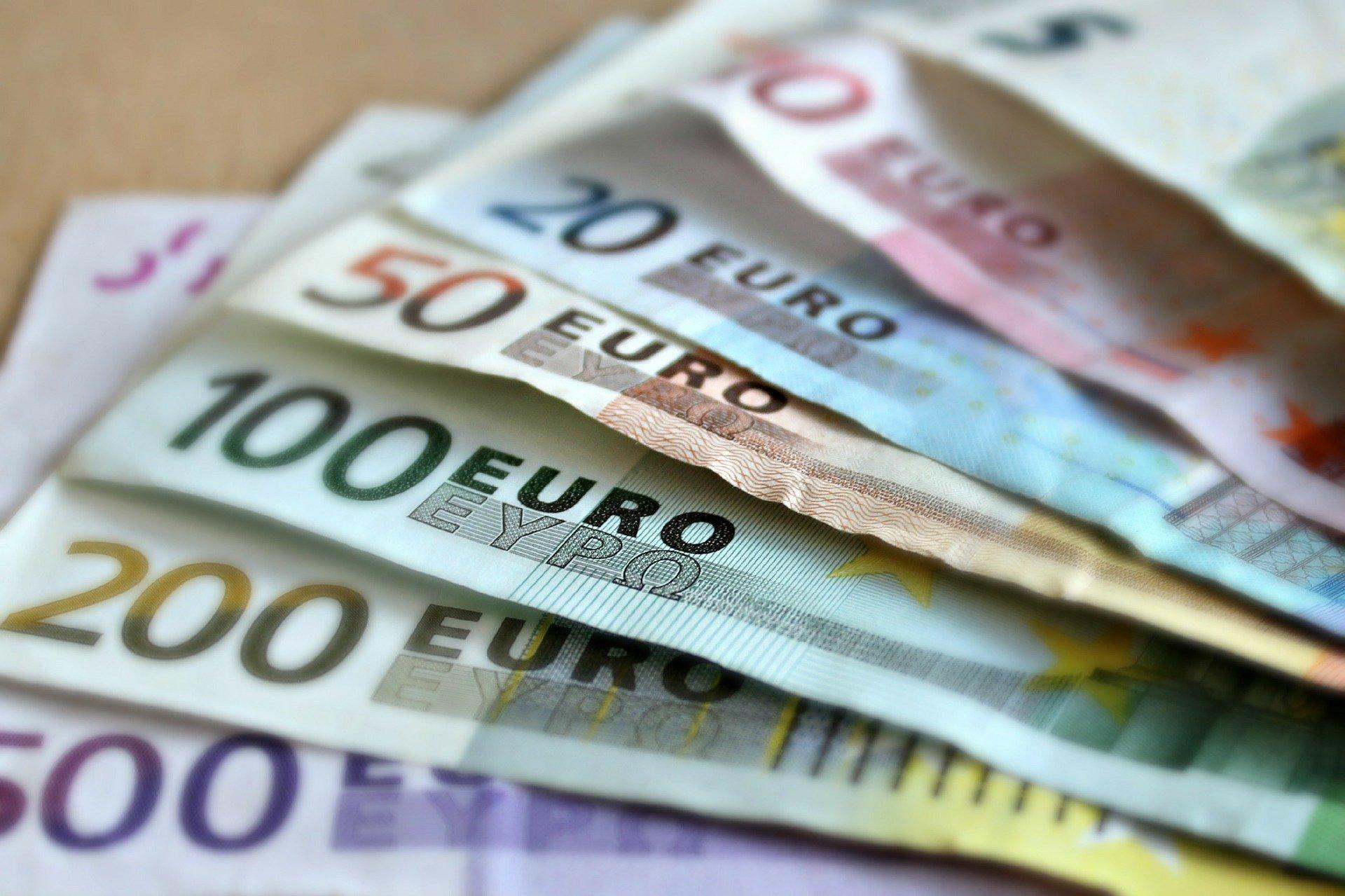 Евро перешёл отметку в 87 рублей впервые с 1 апреля