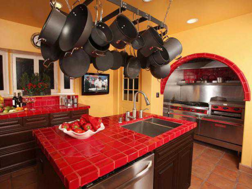 10 кухонь потрясающего цвета