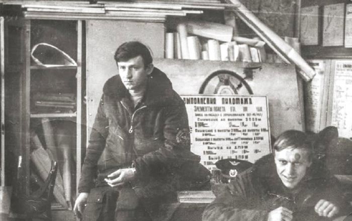 В классе в Килпах, рядом А.Миронов Иду на таран