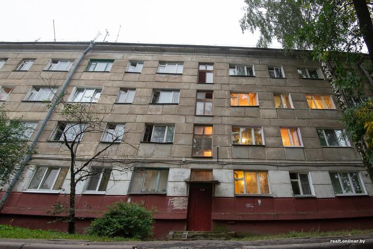 Парень из глубинки купил 11-метровую комнату в коммуналке и сделал из нее квартиру-студию Парень из глубинки купил 11-метровую комнату в коммуналке и сделал из нее квартиру-студию