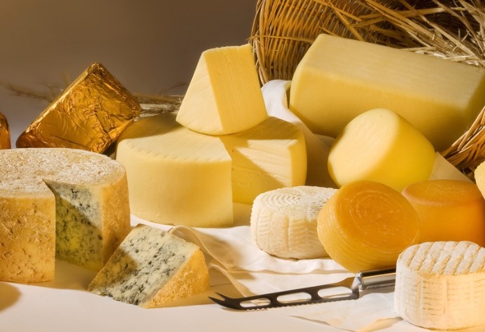 Обращаем внимание на цвет сыра. /Фото: gastronom.ru Обращаем внимание на цвет сыра. /Фото: gastronom.ru