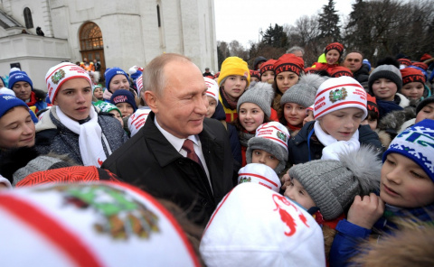 Владимир Путин встретился с детьми, приехавшими на новогоднюю ёлку в Кремль