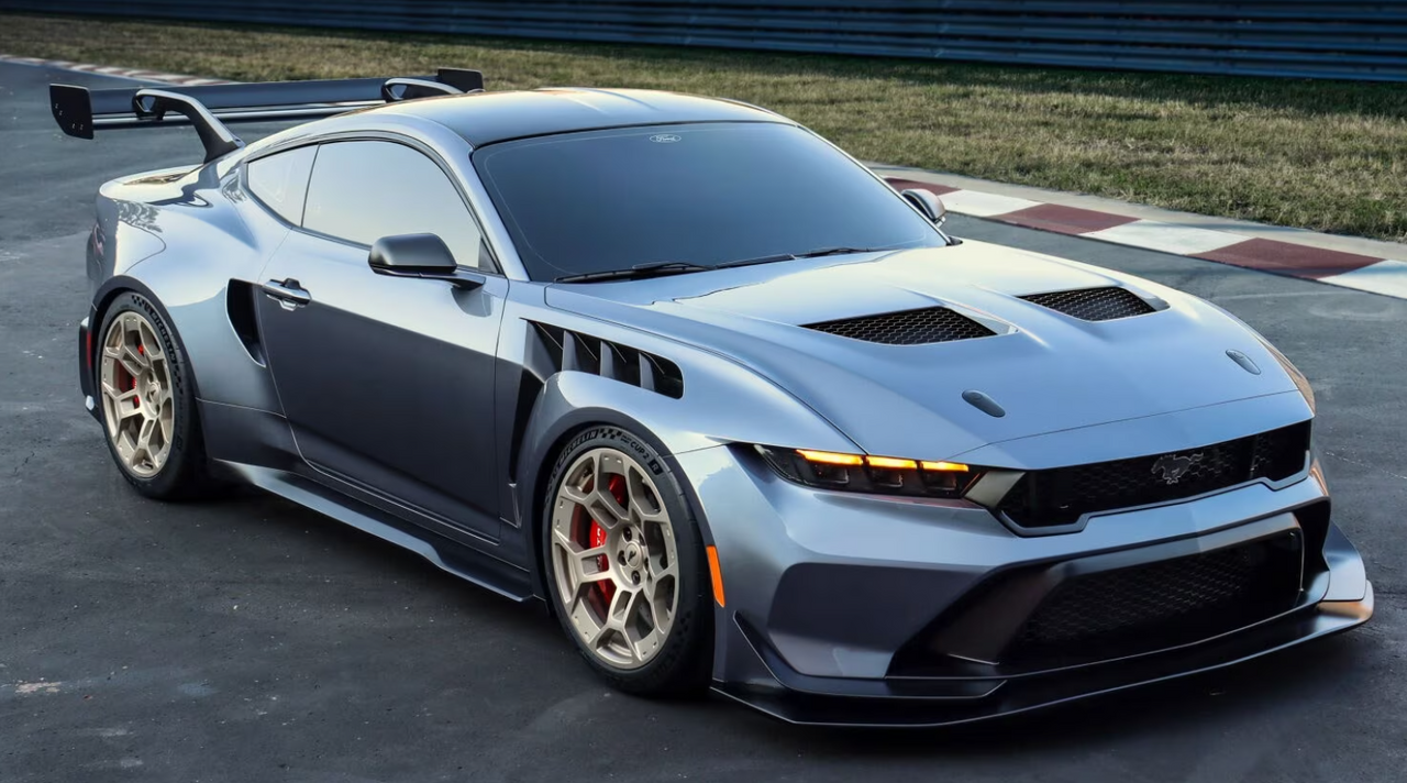 Ford представил суперкар Mustang GTD за $300 000 Ford представил суперкар Mustang GTD за $300 000