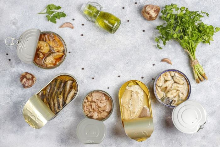 Медики рассказали, можно ли есть кости в рыбных консервах