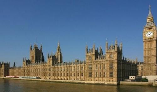 Также в Англии запрещено умирать в здании парламента.