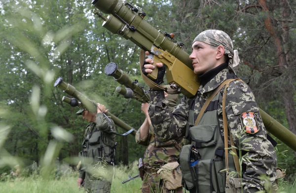 Украинских военных уличили в продаже вооружения военным ДНР Украинских военных уличили в продаже вооружения военным ДНР