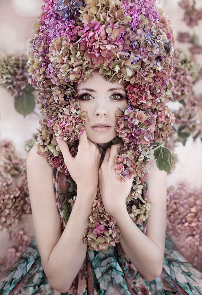      (Kirsty Mitchell)