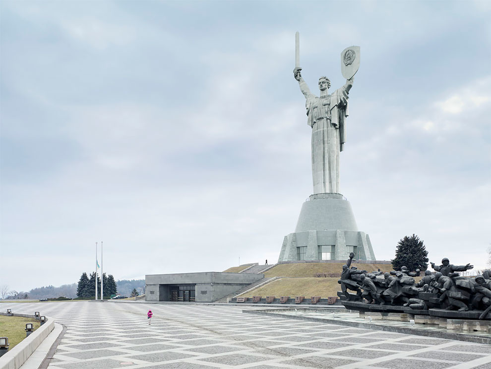 Громадные скульптуры разных стран