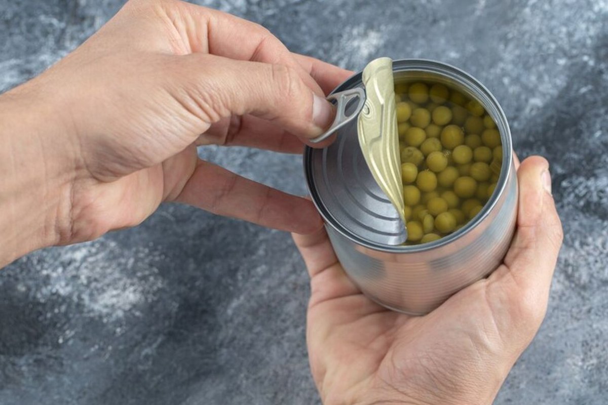 Не сливать: чем полезны жидкости в консервированной фасоли, горошке и других консервах