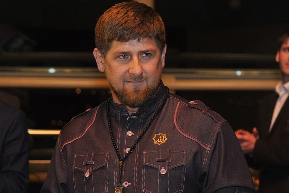 Кадыров предложил автору видео, бросившему в пассажира метро банку, прибыть в Чечню Кадыров предложил автору видео, бросившему в пассажира метро банку, прибыть в Чечню