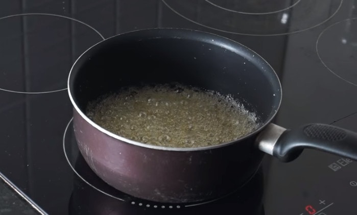 Хрупкий и изысканный декор из карамели для украшения новогодних десертов Хрупкий и изысканный декор из карамели для украшения новогодних десертов