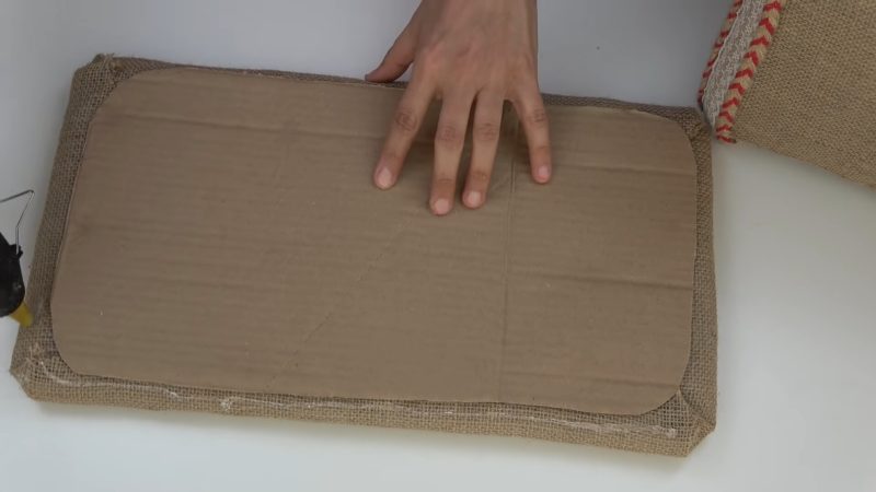 Мешковина + пластмассовый ящик: практичная идея, отличный результат Мешковина + пластмассовый ящик: практичная идея, отличный результат