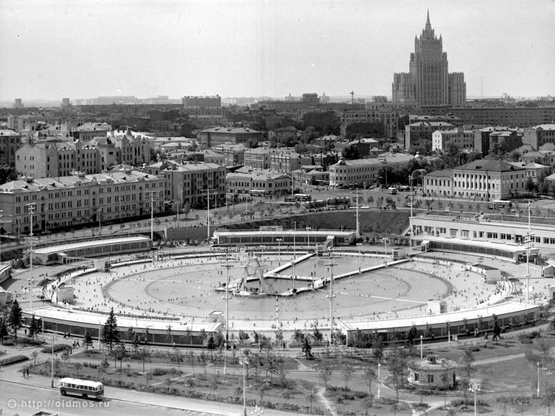 7 исторических фото советского бассейна «Москва» на месте Храма Христа Спасителя
