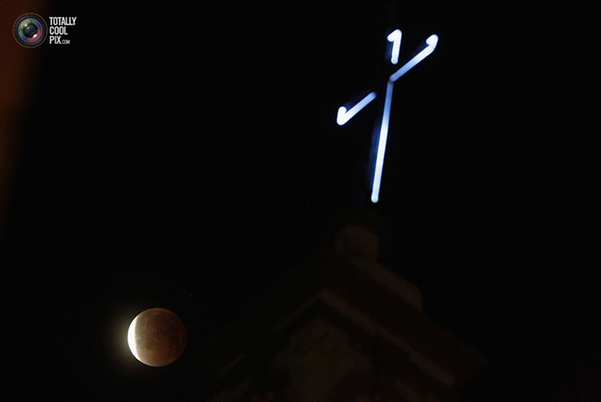 Как проходило полное лунное затмение