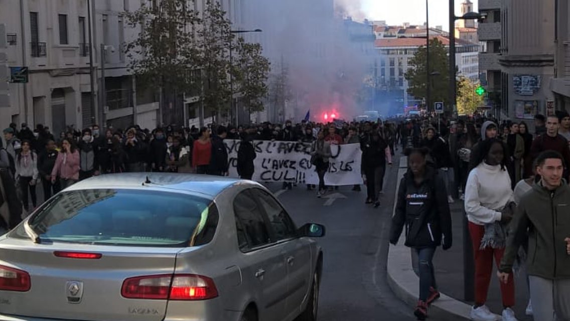 Протесты школьников и студентов в Марселе Протесты школьников и студентов в Марселе