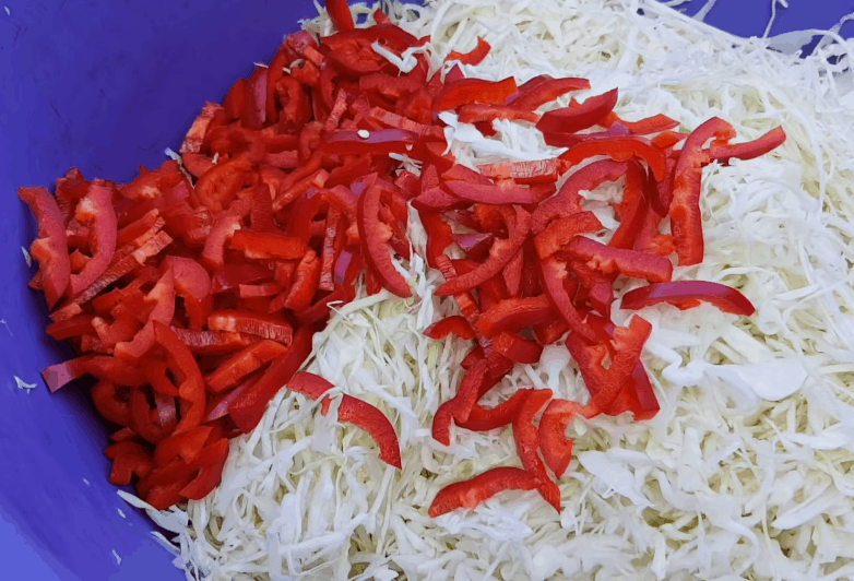 Помидоры в капусте на зиму: необычно, доступно и безумно вкусно Помидоры в капусте на зиму: необычно, доступно и безумно вкусно