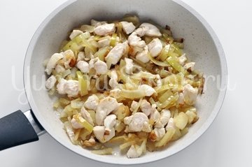 Запечённые перцы с курицей и грибами