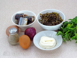 Салат из морской капусты с сайрой: Ингредиенты
