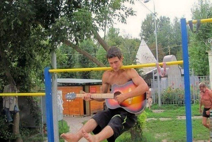 И чтец, и жнец, и на дуде игрец. И чтец, и жнец, и на дуде игрец.