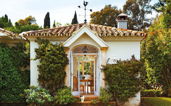 spanish-house-with-cozy-gazebo2