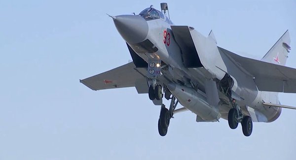 МиГ-31 с гиперзвуковой ракетой «Кинжал»