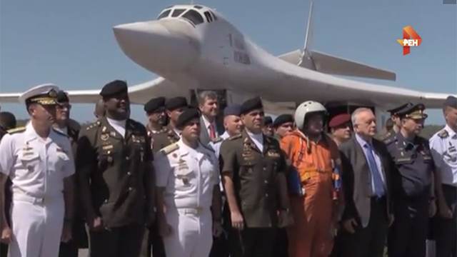 Министр обороны Венесуэлы встретил российские Ту-160
