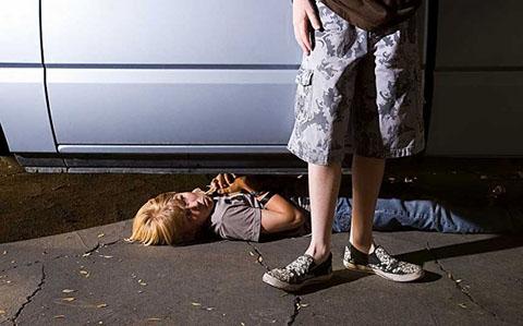 В Дании нельзя заводить машину, если под ней кто-то находится.