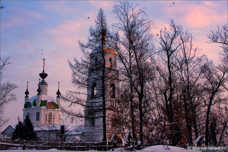 Далеко за городом зимним вечером