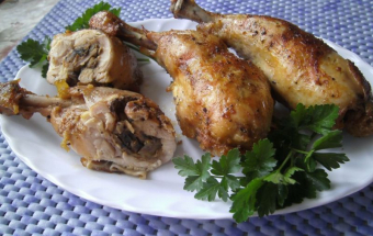 Куриные окорочка, фаршированные грибами