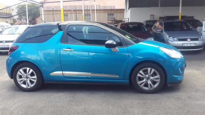 Прекрасный автомобиль для городской черты CITROEN DS3. Прекрасный автомобиль для городской черты CITROEN DS3.