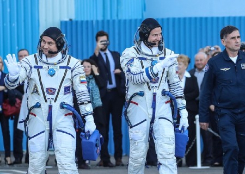 С небес на землю: как удалось спастись экипажу «Союза МС-10» С небес на землю: как удалось спастись экипажу «Союза МС-10»