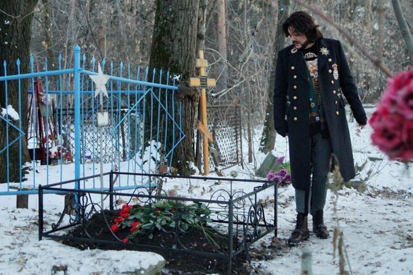 Звездное безразличие — уральцы умоляют Киркорова обратить внимание на могилу