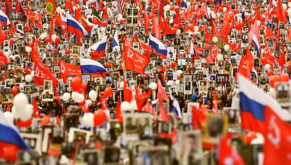 Иностранцы об акции Бессмертный полк: «Сотни тысяч в Москве и миллионы «воскресших» солдат по всей России» Иностранцы об акции Бессмертный полк: «Сотни тысяч в Москве и миллионы «воскресших» солдат по всей России»