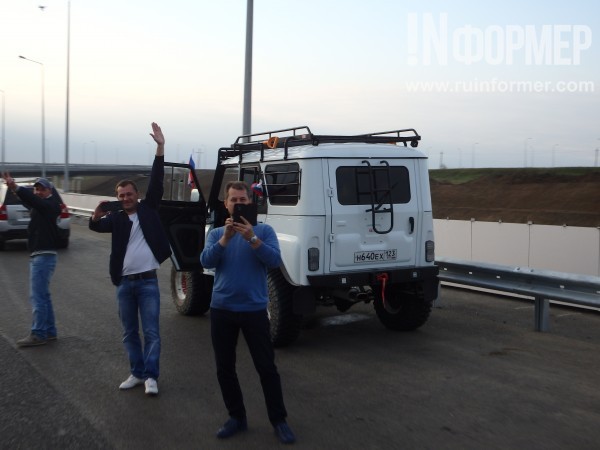 Эксклюзивные кадры запуска автомобильного движения на Крымском мосту