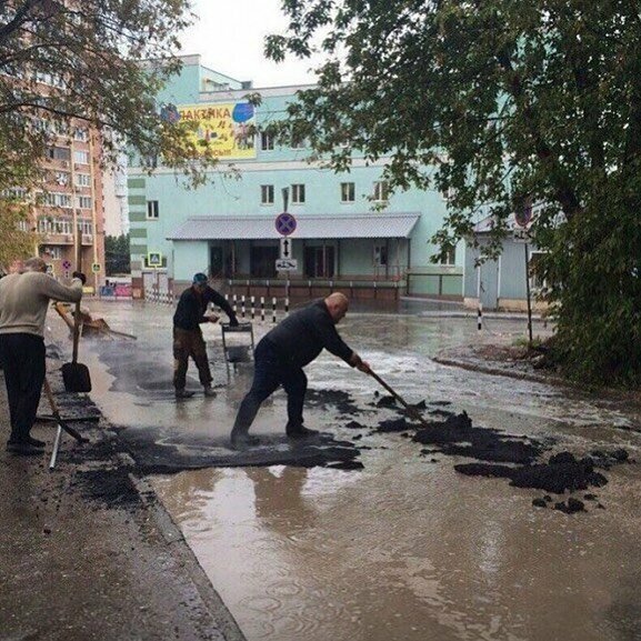 И, как мне кажется, классический случай впихивания в самое нужное время Лень или экономия: о том как впихивалось невпихуемое
(20 фото)