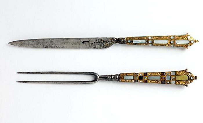 Французская вилка к. 1500 - н. 1600-х гг. Стальная, декорирована перламутром. Французская вилка к. 1500 - н. 1600-х гг. Стальная, декорирована перламутром.